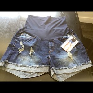 NWT SONG Maternity Super Stretch Denim shorts  XL